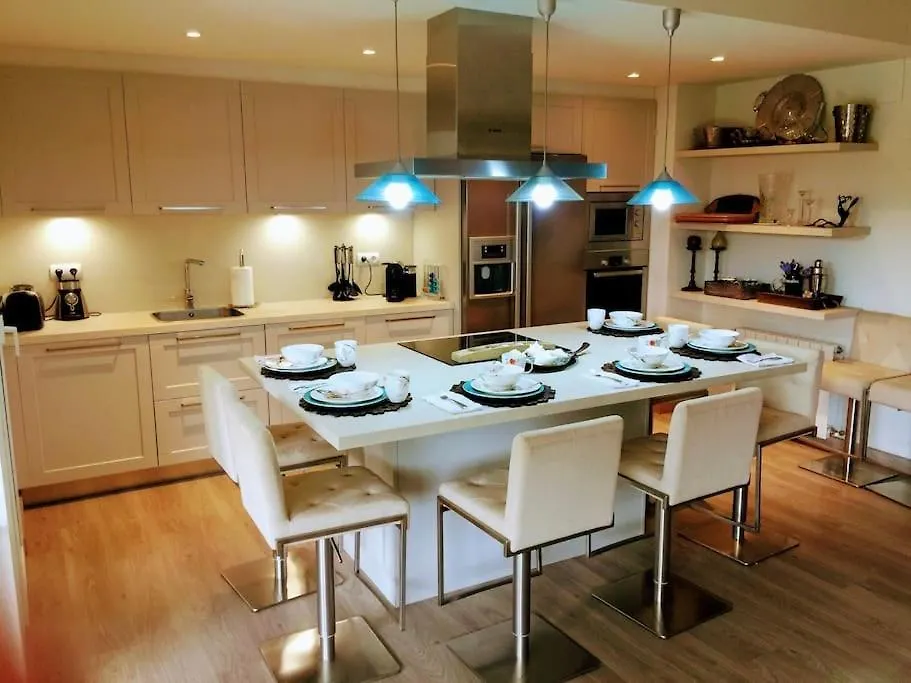 شقة 2 Story, 5 Bedroom, 3 Bath Flat, Steps From The Beach & Cliff Walk يافرانتْسْ إسبانيا