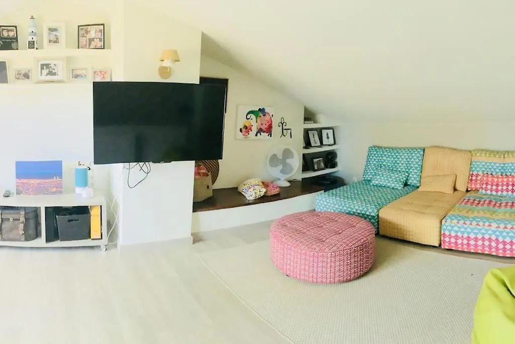 2 Story, 5 Bedroom, 3 Bath Flat, Steps From The Beach & Cliff Walk يافرانتْسْ