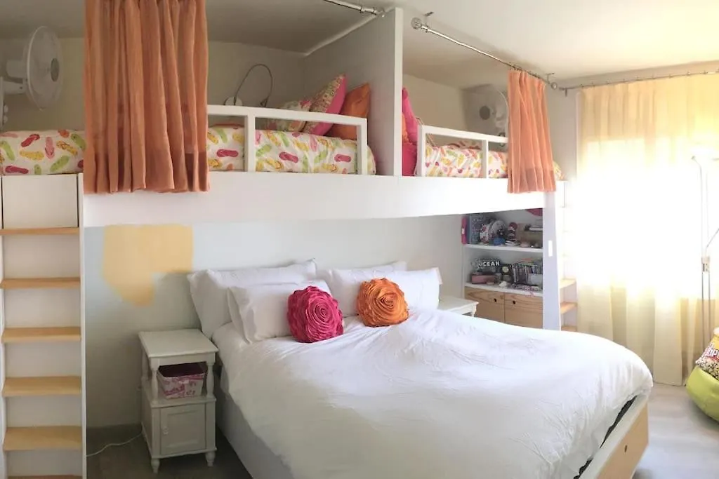 2 Story, 5 Bedroom, 3 Bath Flat, Steps From The Beach & Cliff Walk يافرانتْسْ إسبانيا