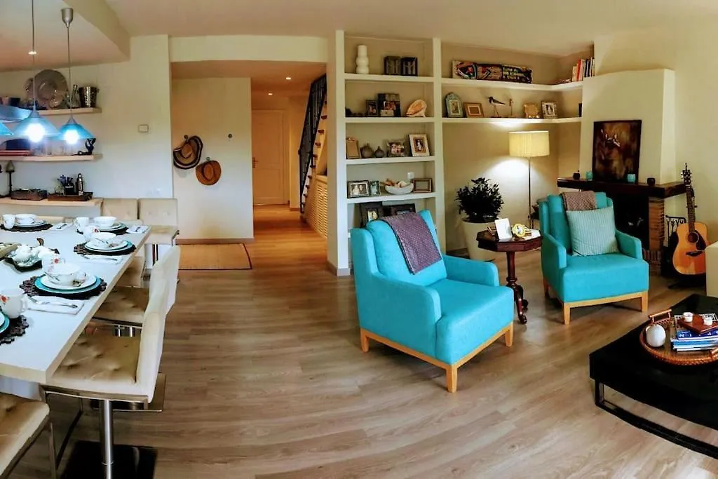 2 Story, 5 Bedroom, 3 Bath Flat, Steps From The Beach & Cliff Walk يافرانتْسْ 0*,  إسبانيا