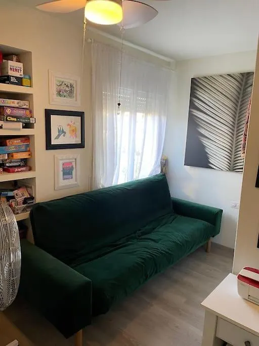2 Story, 5 Bedroom, 3 Bath Flat, Steps From The Beach & Cliff Walk يافرانتْسْ